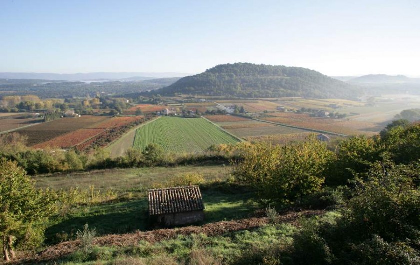 Location de vacances - Maison - Villa à Ménerbes - La vue de chaque chambre et chaque baignoire.