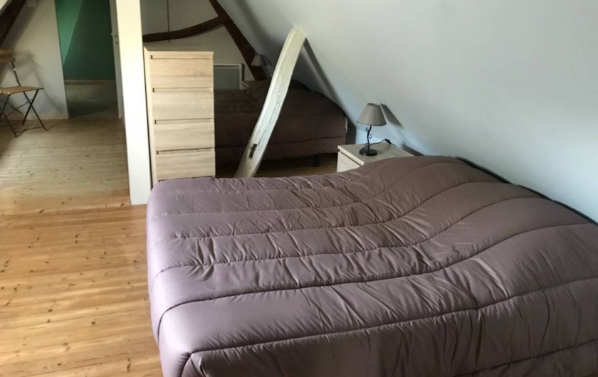 Location de vacances - Gîte à Saint-Quentin-en-Tourmont - Chambre avec lit double au 1er étage