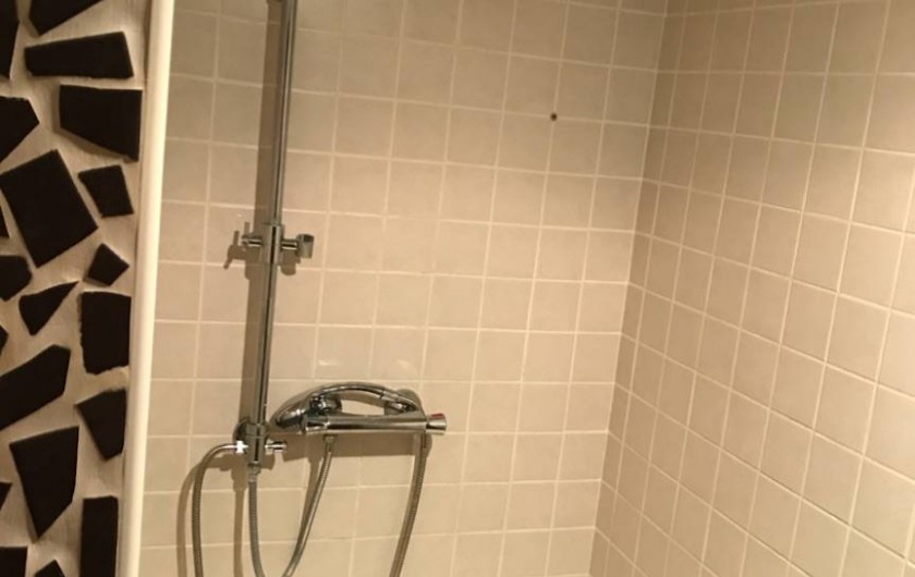 Location de vacances - Gîte à Saint-Quentin-en-Tourmont - Douche italienne rez de chaussée