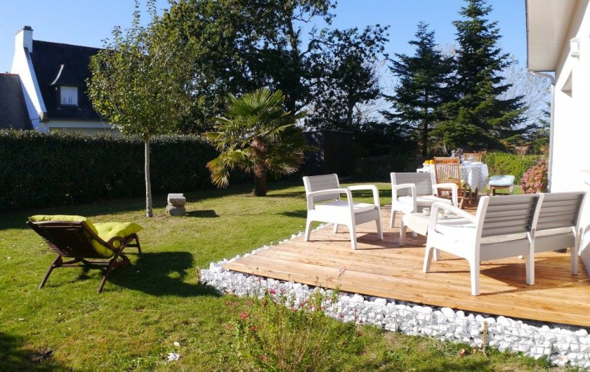 Location de vacances - Maison - Villa à Fouesnant - Terrasse avec mobilier de jardin contemporain
