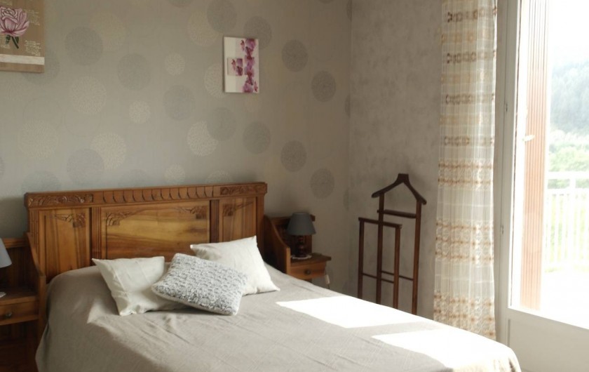 Location de vacances - Villa à Saint-Julien-Labrousse - Chambre 1 ( Côté terrasse )