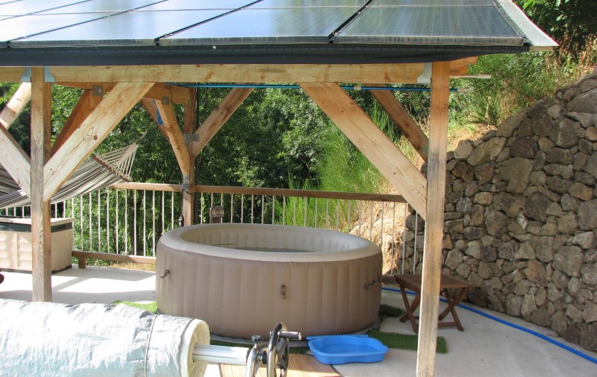 Location de vacances - Gîte à Chirols - Le jacuzzi