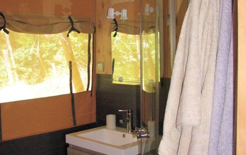 Location de vacances - Gîte à Chirols - La salle d'eau