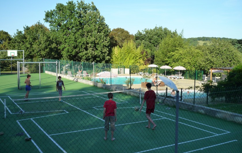 Half-court (tennis, basket, foot, hand)
