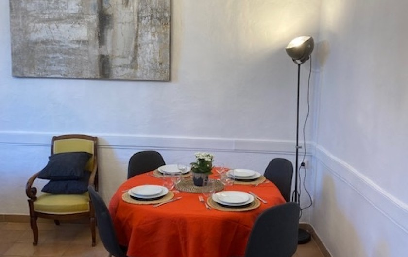 Location de vacances - Appartement à Villeneuve-lès-Avignon - Table repas intérieur