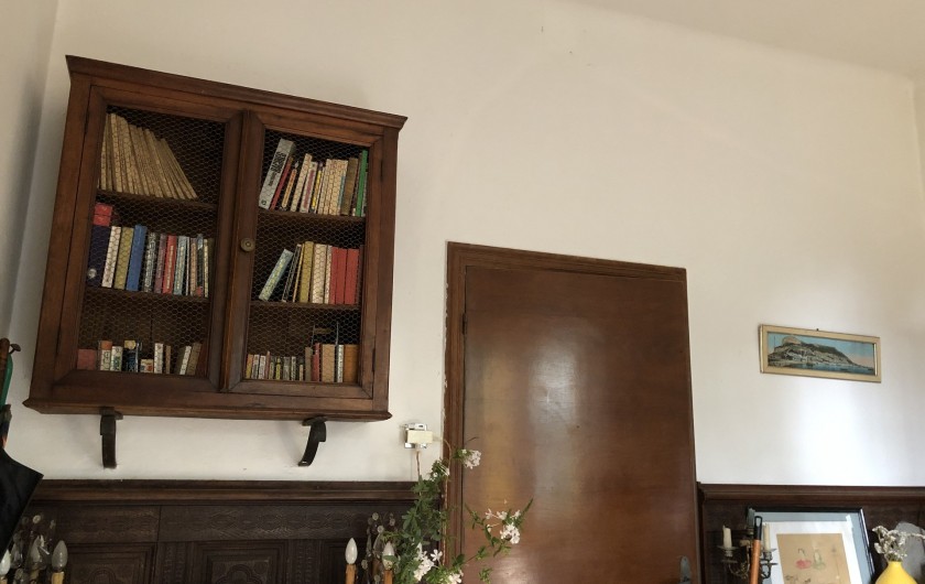 Location de vacances - Maison - Villa à Ajaccio - Salon : bibliothèque