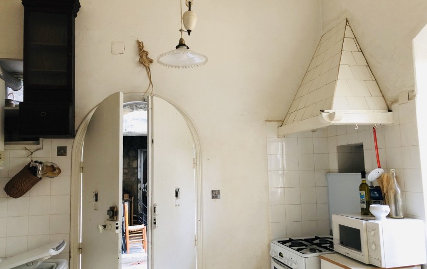 Location de vacances - Maison - Villa à Ajaccio - Cuisine porte sur l'arrière