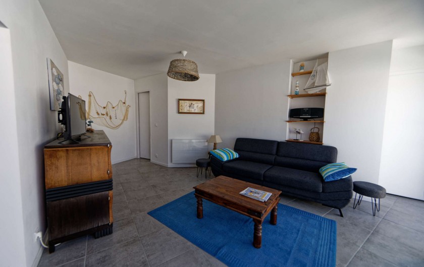 Location de vacances - Villa à Les Sables-d'Olonne - Salon avec télévision et box internet
