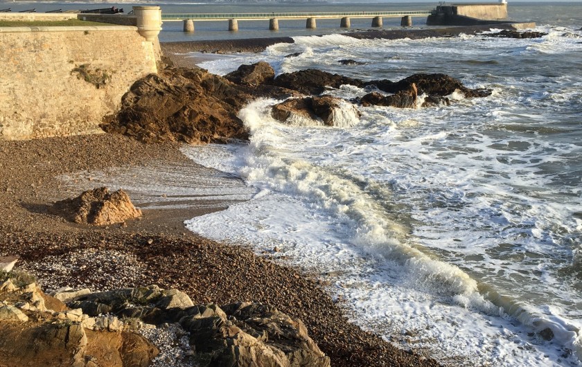 Location de vacances - Villa à Les Sables-d'Olonne - jetée et phare