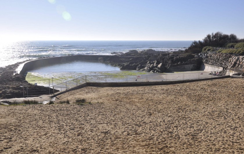 Location de vacances - Villa à Les Sables-d'Olonne - piscine d'eau de mer et plage
