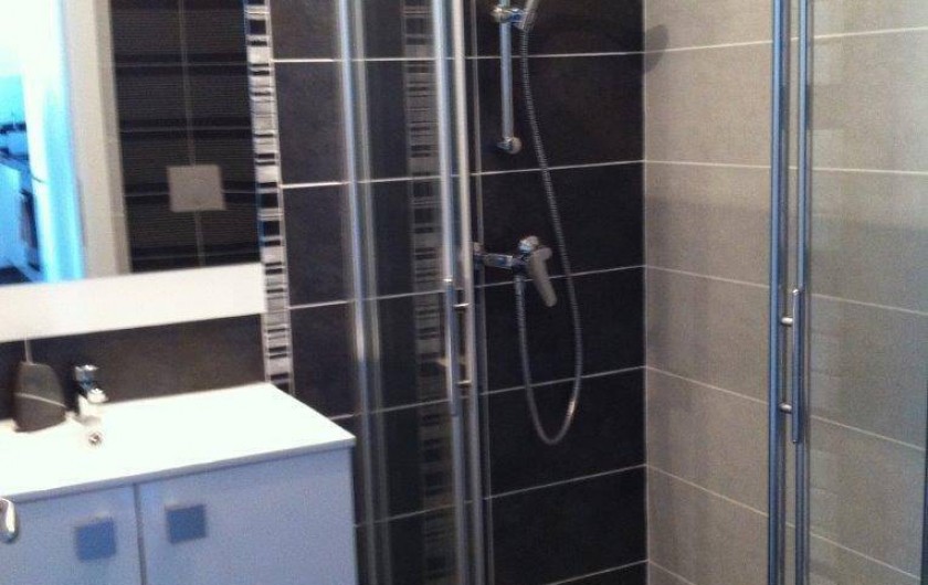 Location de vacances - Appartement à Calvi - Salle de douche 1