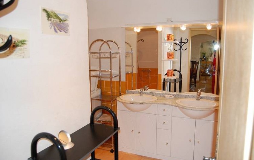 Location de vacances - Gîte à Aubignan - salle d'eau