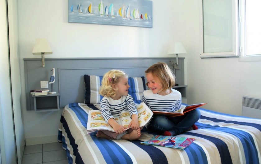Location de vacances - Maison - Villa à Sainte-Marie-de-Ré - Nous sommes sages dans la chambre des parents!