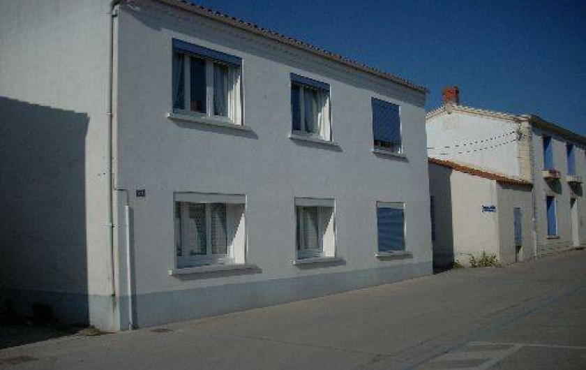 Location de vacances - Maison - Villa à Dolus-d'Oléron - la maison vue de la place de la poste