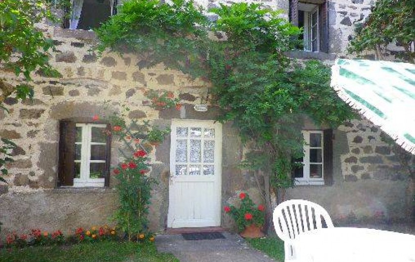 Location de vacances - Gîte à Saint-Nectaire - Jardinet privé