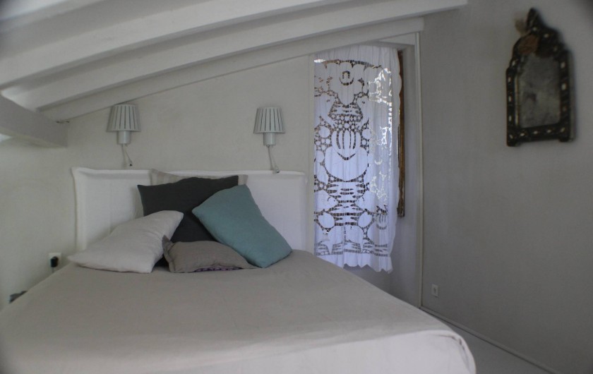 Location de vacances - Villa à Porto-Vecchio - lit sur la mezzanine