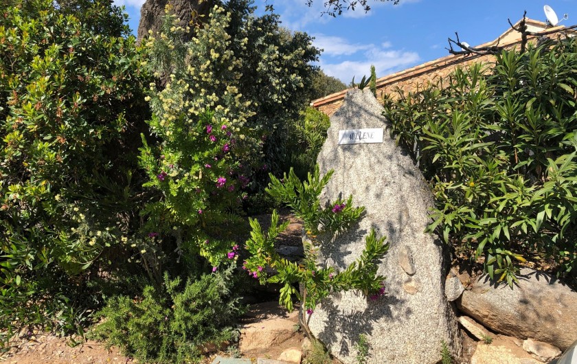 Location de vacances - Villa à Porto-Vecchio - emplacement pour se garer devant la maison