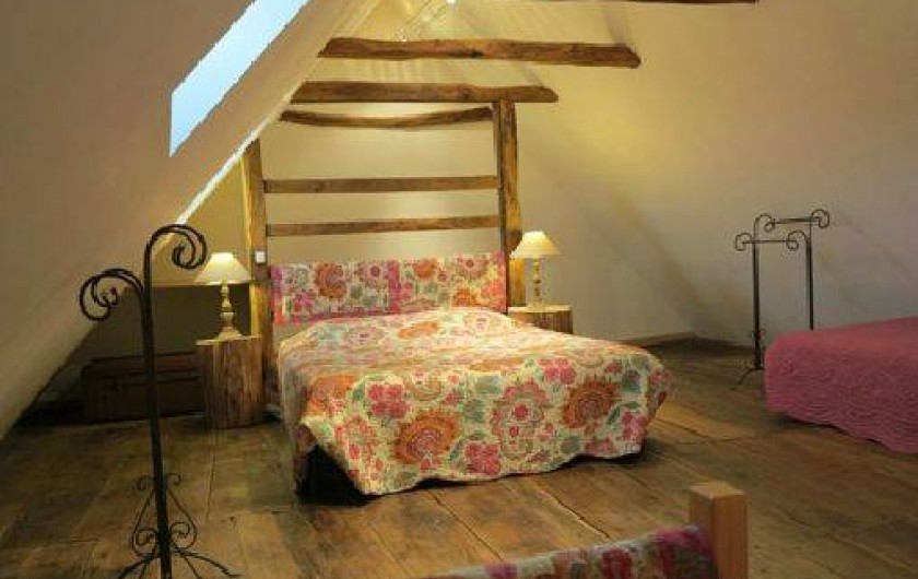 Location de vacances - Gîte à Saint-Pierre-de-Nogaret - Chambre "Les Monts d'Aubrac"  1 lit en 140 + 2 lits en 90