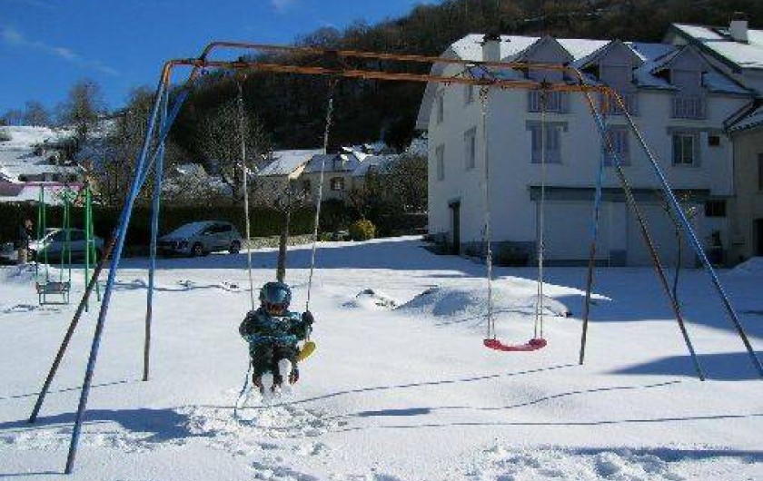 Location de vacances - Appartement à Esterre - PARC DEVANT MAISON EN HIVER