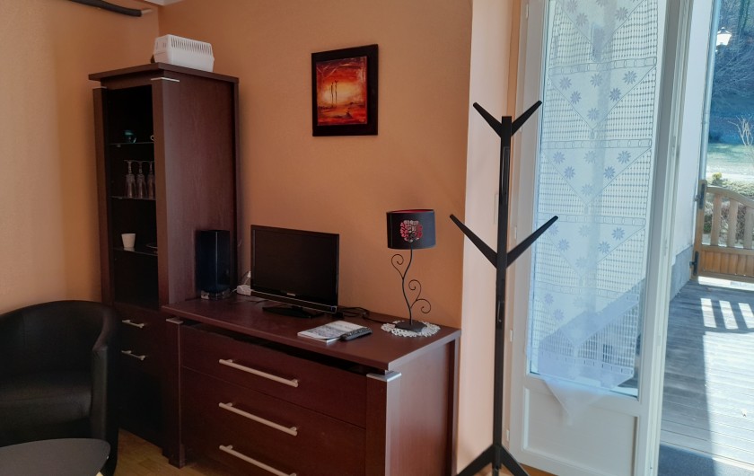 Location de vacances - Appartement à Esterre - SALON donnant sur terrasse N°1