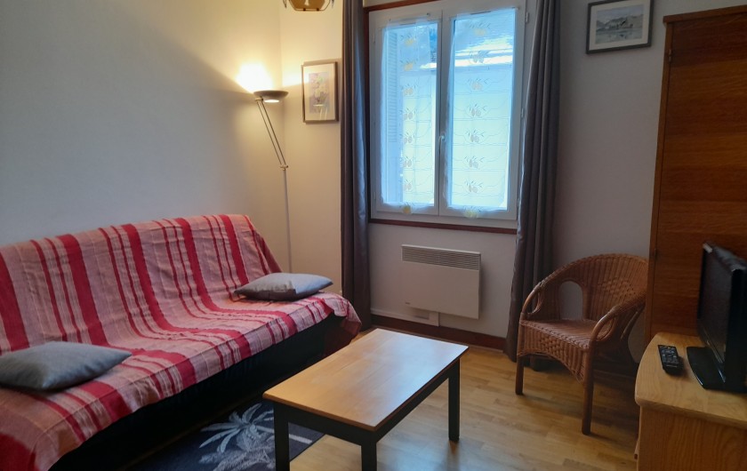 Location de vacances - Appartement à Esterre - salon avec clic clac lit double N°4