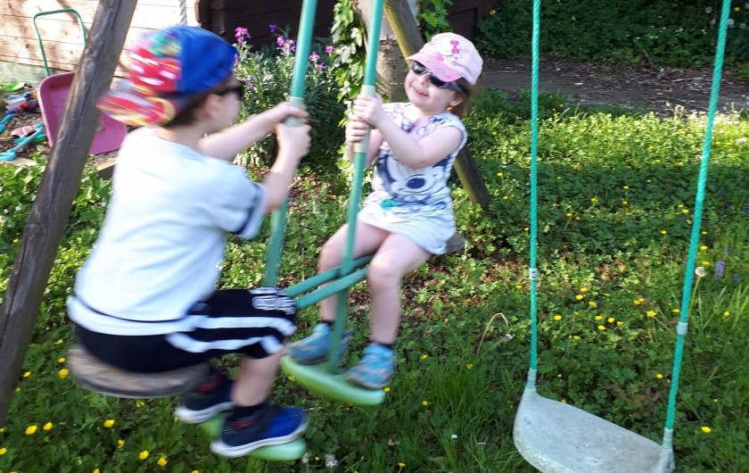 Location de vacances - Chambre d'hôtes à Habas - Balançoires pour les petits.