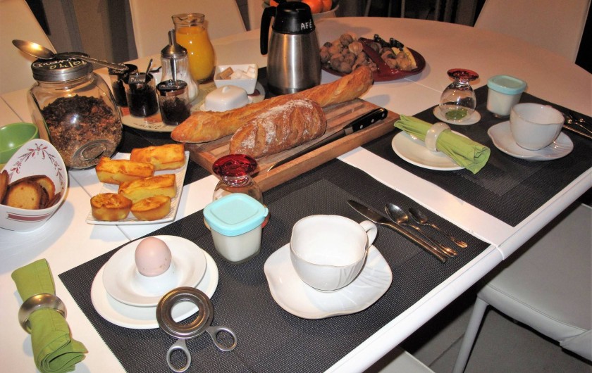 Location de vacances - Chambre d'hôtes à Habas - Petti déjeuner dans la salle à manger en mars