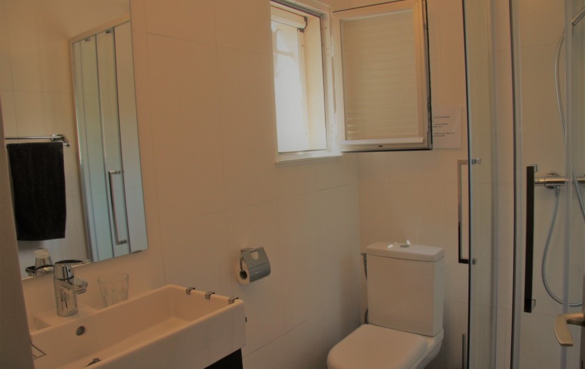 Location de vacances - Villa à Sainte-Maxime - Salle de douche 1er étage