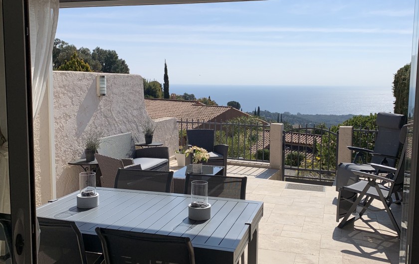 Location de vacances - Mas à La Croix-Valmer - Terrasse avant Vue mer Tente solaire