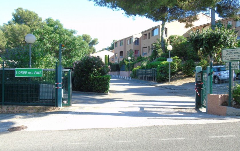 Location de vacances - Studio à Sanary-sur-Mer - La Résidence (entrée)