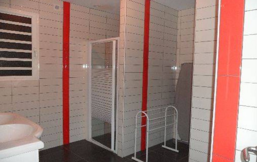 Location de vacances - Villa à Trois Bassins - grande salle de bains côté A