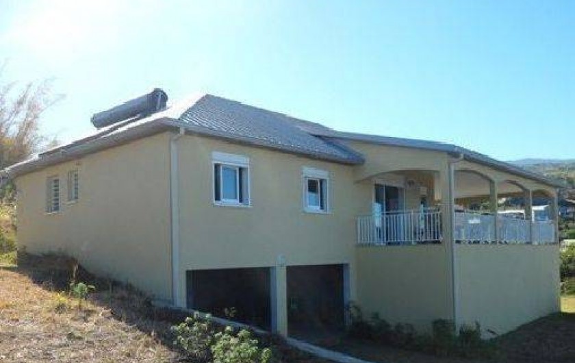 Location de vacances - Villa à Trois Bassins - façade prise en fin de construction 2010