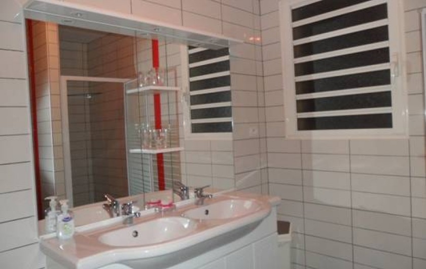 Location de vacances - Villa à Trois Bassins - grande salle de bain côté B