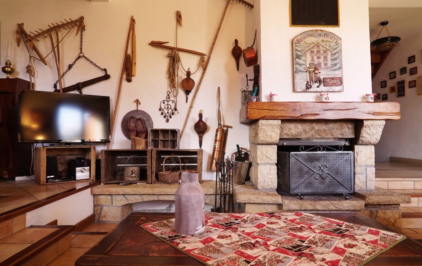 Location de vacances - Chalet à Les Deux Alpes - cheminée