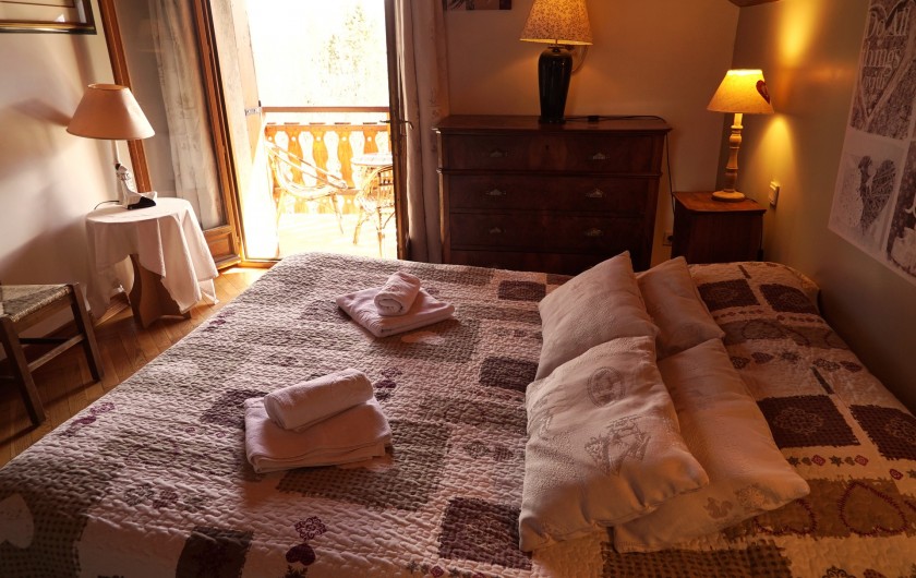 Location de vacances - Chalet à Les Deux Alpes - chambre 2 avec balcon