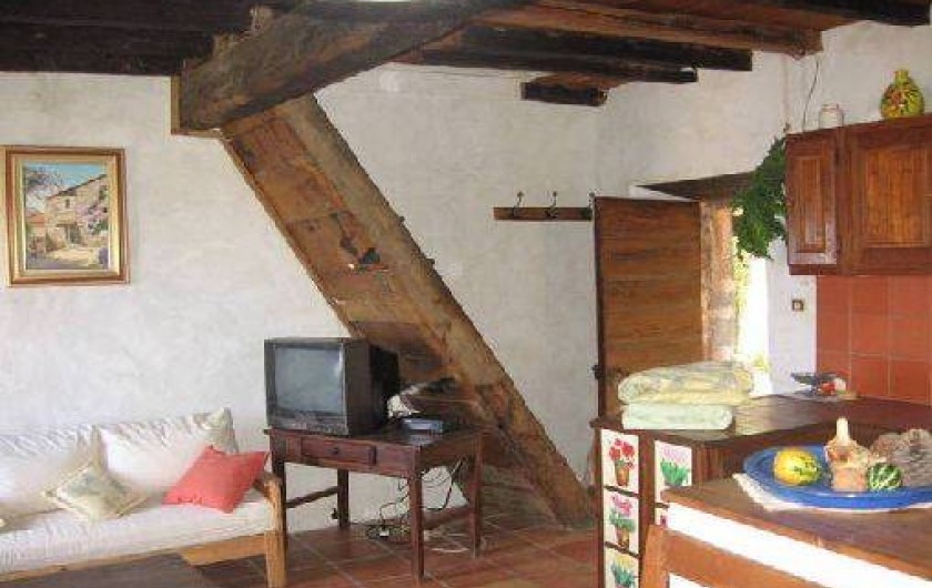 Location de vacances - Maison - Villa à Sari-d'Orcino - escalier pour accéder a l étage