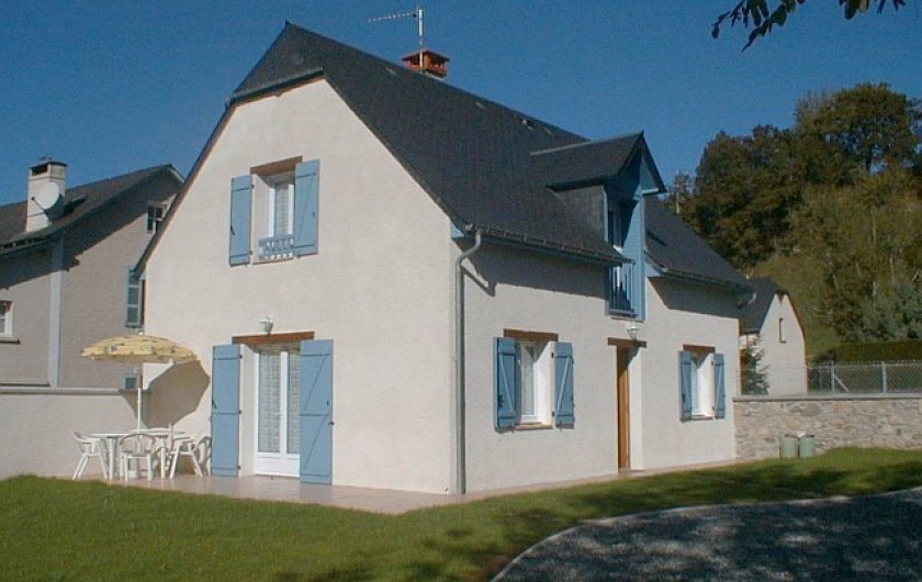 Location de vacances - Gîte à Peyrouse - Façade cour