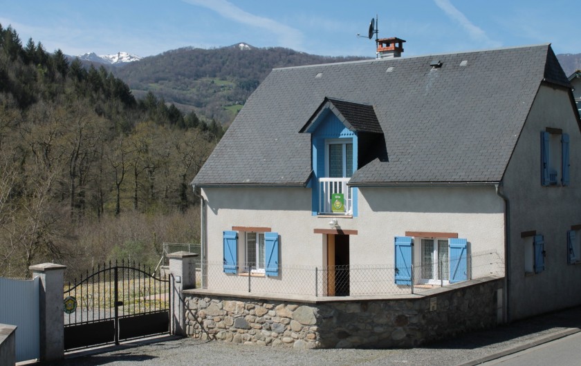 Location de vacances - Gîte à Peyrouse - Façade rue
