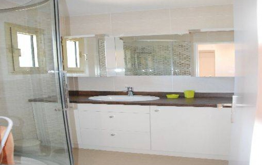 Location de vacances - Appartement à La Londe-les-Maures - salle de douche