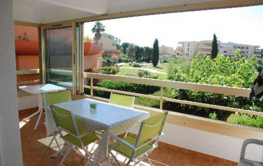 Location de vacances - Appartement à La Londe-les-Maures - 1ere partie de la loggia de 15m2