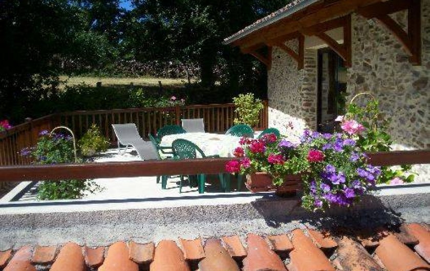 Location de vacances - Gîte à Saint-Étienne-de-Maurs - Terrasse : 42m2