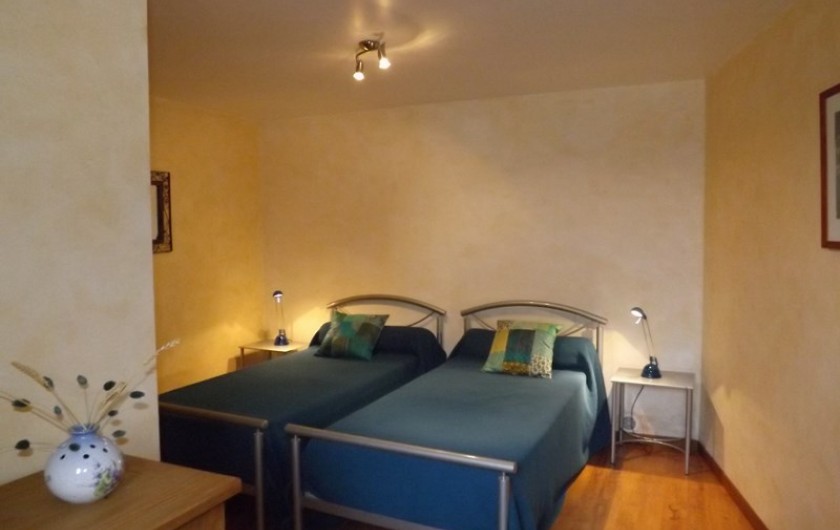 Location de vacances - Gîte à Saint-Étienne-de-Maurs - Chambre au rez -de- chaussée