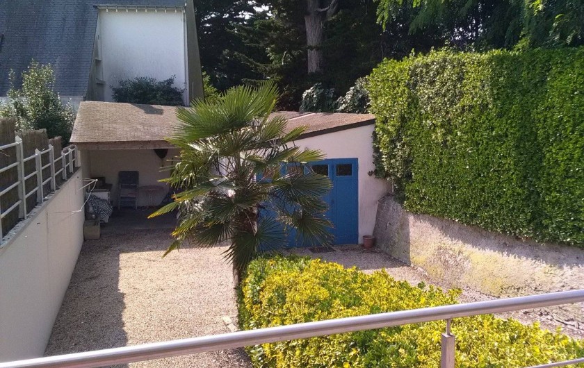 Location de vacances - Villa à Quiberon - vue pergola sur terrain