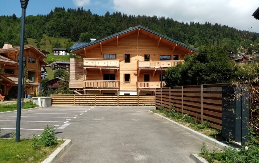 Location de vacances - Appartement à Les Gets - Parking extérieur