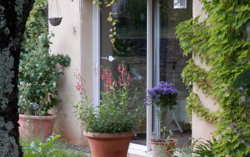 Location de vacances - Chambre d'hôtes à Faycelles - L'entrée de la chambre d'hôtes.