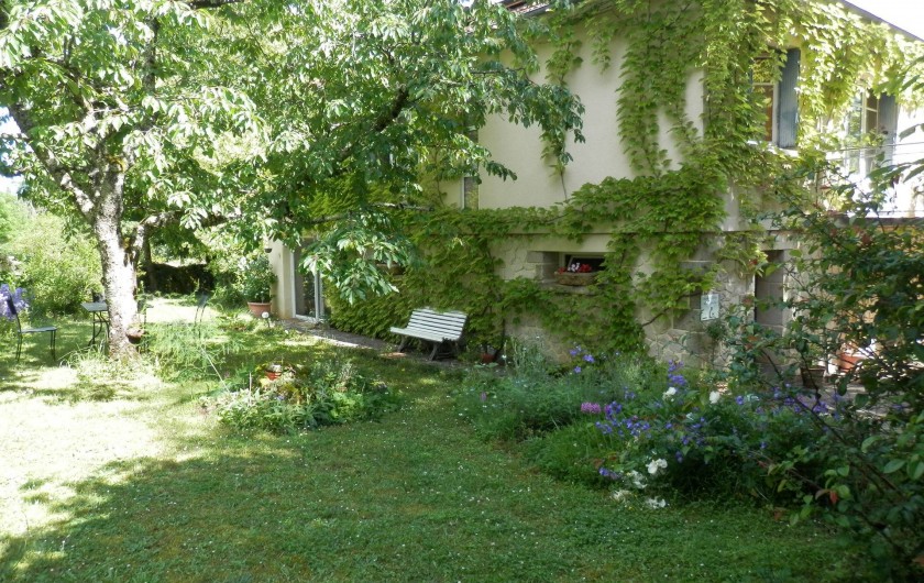 Location de vacances - Chambre d'hôtes à Faycelles - Bienvenue à la chambre d'hôtes "Bleus-Lumière".