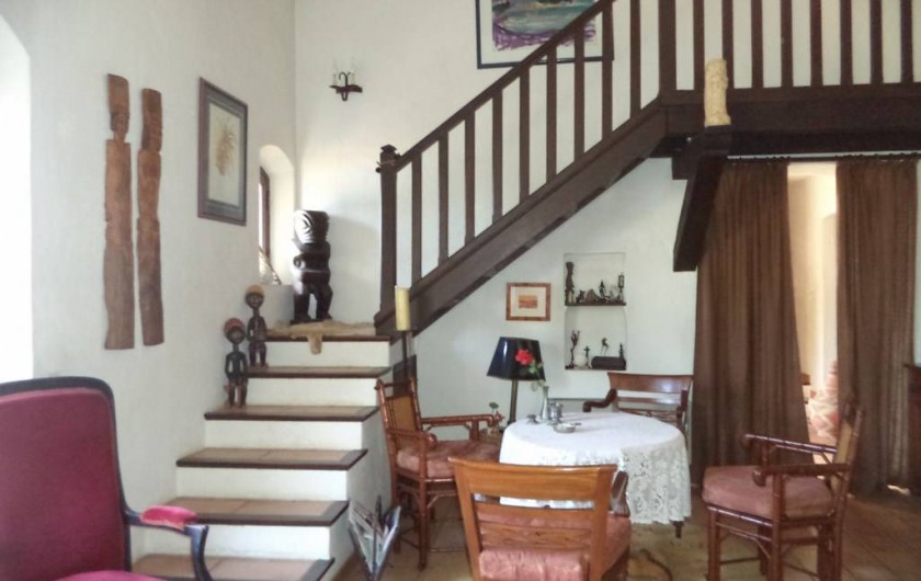 Location de vacances - Villa à Mandelieu-la-Napoule - accès à la mezzanine et chambre du haut