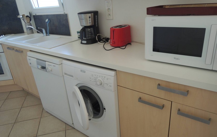 Location de vacances - Appartement à Villeneuve-lès-Avignon - La cuisine et son équipement...(four micro ondes)