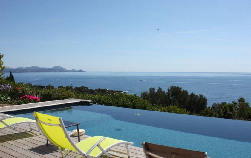 Location de vacances - Villa à Sainte-Lucie de Porto-Vecchio - Piscine