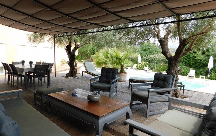 Location de vacances - Villa à Roquebrune-sur-Argens - Sallon extérieur + cuisine été extérieur